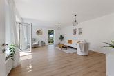 Wohnzimmer - Hochwertig saniertes REH – ursprünglich für Eigenbedarf modernisiert, jetzt für Sie verfügbar!
