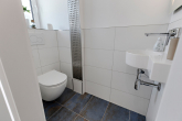 Gäste WC - Hochwertig saniertes REH – ursprünglich für Eigenbedarf modernisiert, jetzt für Sie verfügbar!