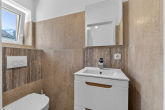Gäste - WC - Stilvoll saniertes RMH mit Atrium I Energiebedarf A I Erstbezug in Augsburg – Haunstetten